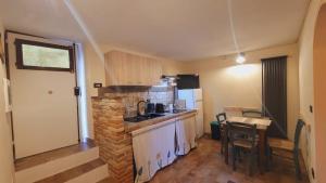 a kitchen with a counter and a table with chairs at B&B XXIV Maggio in Rocca di Botte +16 photos