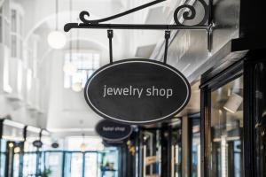 a sign for a jewelry shop hanging on a building at Best Western ToRVEhallerne in Vejle