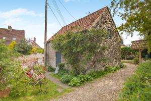an old stone house with a garden outside at 1 Bed in Alhampton oc-t42458 in Bathampton
