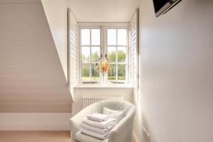a white chair in a room with a window at 2 Bed in Stoke oc-c41361 in Hurstbourne Tarrant +29 photos