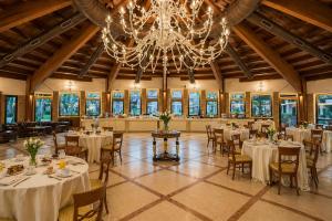 a banquet hall with tables and chairs and a chandelier at Grand Hotel Vigna Nocelli in Lucera +37 photos