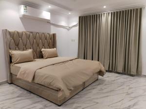 a large bed in a room with a large window at غرف عزاب وشقق عوايل in Riyadh