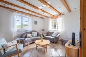 a living room with two couches and a tv at Ferienwohnung Erdgeschoss in Durbach