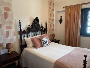a bedroom with a large bed with pillows on it at Vino Domus in Cabeção