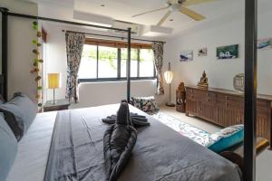 a bedroom with a large bed and a window at Malee Beach F1 in Phra Ae beach +22 photos