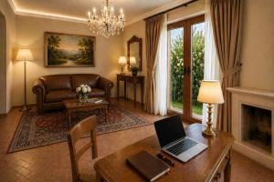 a living room with a laptop on a desk at Grand Hotel Vigna Nocelli in Lucera