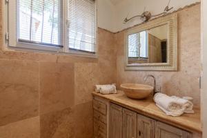 a bathroom with a sink and a mirror at Chambre D'hôtes Les 5 Calanques in Ensuès-la-Redonne