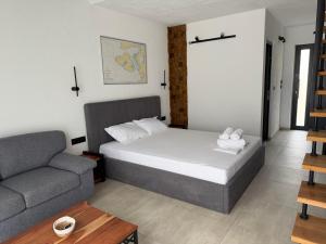 The Olive Hills tesisinde bir odada yatak veya yataklar