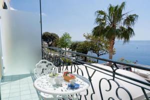 a table on a balcony with a view of the ocean at Casa Consilla in Positano