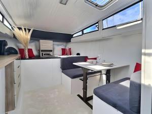 a kitchen and dining area of a tiny house at The Blue Boat in Valence