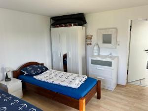 a small bedroom with a bed and a dresser at Break in Kudensee