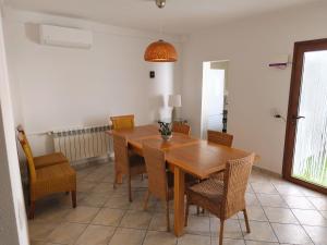 a dining room with a wooden table and chairs at Ca Na Margalida in Muro