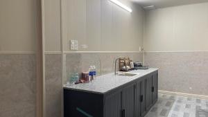 a bathroom with a sink and a mirror at Nhà bạn Nhí in Khu Chi Lăng