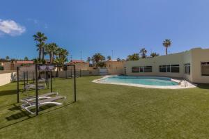 a large yard with a swimming pool and a house at Casita Darmelo in Costa Calma