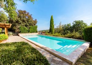 a swimming pool in the yard of a house at Castello di Fighine in San Casciano dei Bagni