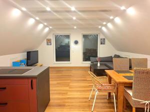 a kitchen and dining room with a table and chairs at Helle Dachgeschosswohnung, neu renoviert & ruhig in Wolfenbüttel
