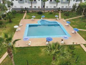 an overhead view of a swimming pool at a resort at corniche d or piscine ferme le lundi in Mohammedia