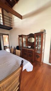 a bedroom with a large bed and a wooden dresser at Lazer e descanso em Witmarsum in Palmeira