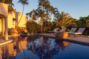 Bazén v ubytování Hotel Lindo Ajijic Bed & Breakfast nebo v jeho okolí