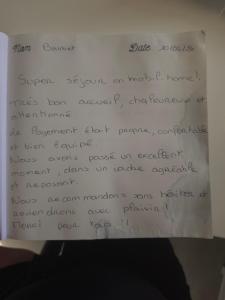 a handwritten letter with handwriting on a white paper at Les sables du midi in Valras-Plage