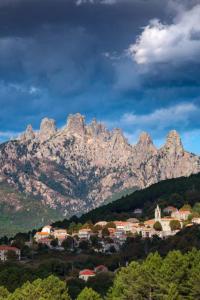 a mountain range with a town in front of it at a casetta di a Faragina in Zonza