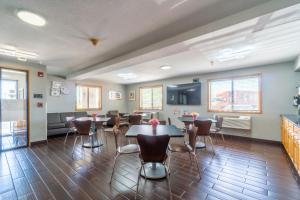 a restaurant with tables and chairs in a room at Super 8 by Wyndham Sioux City South in Sioux City
