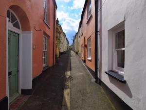 an empty alley between two buildings in a city at 2 Bed in Bideford oc-75307 in Appledore