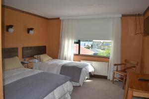 Postel nebo postele na pokoji v ubytování Hotel Saltos del Paine