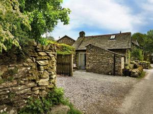 an old stone house with a stone wall at 1 Bed in Windermere oc-lcc57 in Ings