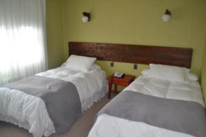 Postel nebo postele na pokoji v ubytování Hotel Saltos del Paine