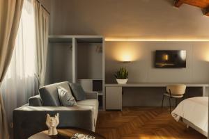 a living room with a couch and a bed at Masseria Pietrafitta in Foggia