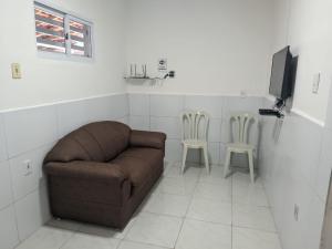 a living room with a couch and two chairs at Well-located house for seasonal rental in Bananeiras. in Bananeiras