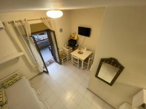 an overhead view of a room with a table and a television at La mia casetta in Taormina