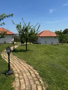 a street light in a field with two buildings at Apartmani Mladenovac in Mladenovac