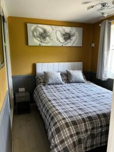 a bedroom with a bed with flowers on the wall at JJ chalet in Scratby +16 photos