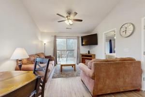 a living room with a couch and a ceiling fan at Lantern Bay Retreat in Branson
