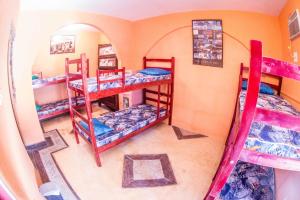 Bunk bed o mga bunk bed sa kuwarto sa Trip Bar Hostel