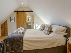 a bedroom with a bed with white sheets and pillows at 3 Bed in Crickhowell oc-90757 in Cwm-du