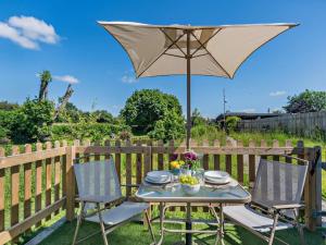 a table and two chairs with an umbrella at 1 Bed in Hawarden oc-93595 in Hawarden