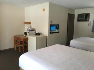 Postel nebo postele na pokoji v ubytování Algonquin Motel + 5 fotografií