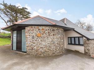 a brick house with a stone wall at 2 Bed in Bideford oc-60765 in Buckland Brewer