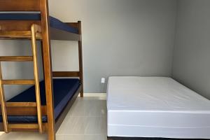 a bedroom with two bunk beds and a ladder at Casa do Bruno, 600 mt do thermas in Olímpia +12 photos