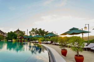 a swimming pool with umbrellas and tables and chairs at Luang Prabang View Hotel in Luang Prabang +109 photos