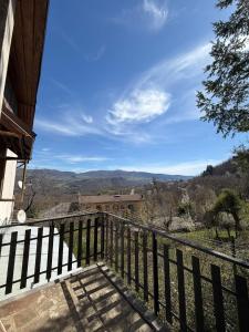 a balcony with a view of the mountains at B&B Casa Orchidea in Baragazza