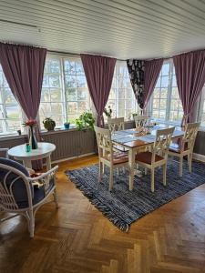 a dining room with a table and chairs at Furubo in Orkelljunga