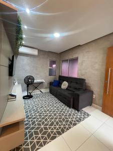 a living room with a couch and a table at Casa aconchegante in Imperatriz