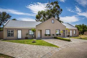 a house with a driveway in front of it at El Dorado 65 Luxury Self Catering in Oudtshoorn
