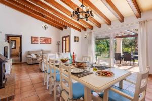a dining room and living room with a table and chairs at Casa Catalina in Felanitx