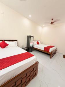 a bedroom with two beds and a ceiling at HARI HARA HOMEs in Rāmeswaram