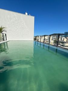 a pool of water in front of a building at Studio equipado com Piscina espaço histórico. in Rio de Janeiro